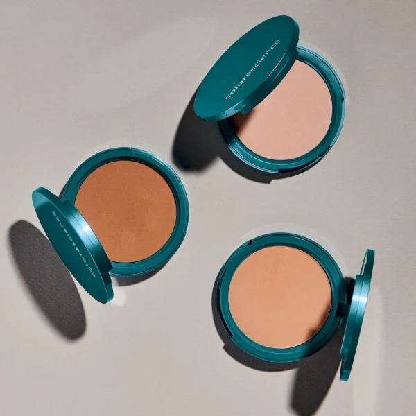 Natural Finish Mineral Foundation SPF 20 - Image 3